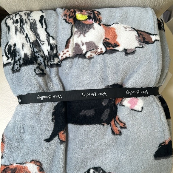 Vera Bradley NWT Dog Show Print Plush Throw & Matching Socks 🐕🩶🐕‍🦺 - Picture 5 of 7